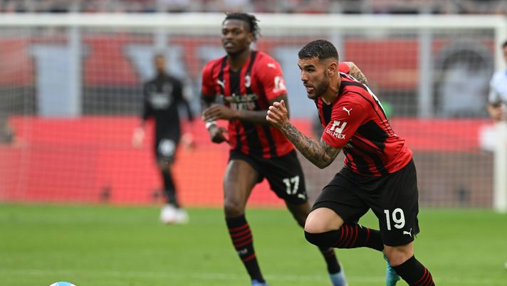 MILAN, ITALY - MAY 15: Theo Hernandez of AC Milan in action during the Serie A match between AC Milan and Atalanta BC at Stadio Giuseppe Meazza on May 15, 2022 in Milan, Italy. (Photo by Claudio Villa/AC Milan via Getty Images) MILAN, ITALY - MAY 15: Theo Hernandez of AC Milan in action during the Serie A match between AC Milan and Atalanta BC at Stadio Giuseppe Meazza on May 15, 2022 in Milan, Italy. (Photo by Claudio Villa/AC Milan via Getty Images)