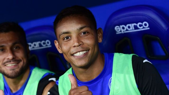 Atalanta's Colombian forward Luis Muriel gestures prior to the Italian Serie A football match Atalanta vs Torino on September 1, 2019, at the Ennio Tardini stadium in Parma. (Photo by Miguel MEDINA / AFP) (Photo credit should read MIGUEL MEDINA/AFP/Getty Images) Muriel e quei dolori al ginocchio: prima chiede il cambio, poi discute col Gasp - immagine 1