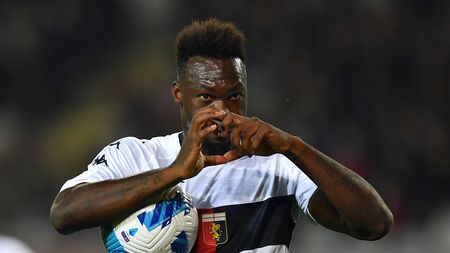TURIN, ITALY - OCTOBER 22: Felipe Caicedo of Genoa CFC celebrtates a goal during the Serie A match between Torino FC and Genoa CFC at Stadio Olimpico di Torino on October 22, 2021 in Turin, Italy. (Photo by Valerio Pennicino/Getty Images) TURIN, ITALY - OCTOBER 22: Felipe Caicedo of Genoa CFC celebrtates a goal during the Serie A match between Torino FC and Genoa CFC at Stadio Olimpico di Torino on October 22, 2021 in Turin, Italy. (Photo by Valerio Pennicino/Getty Images)