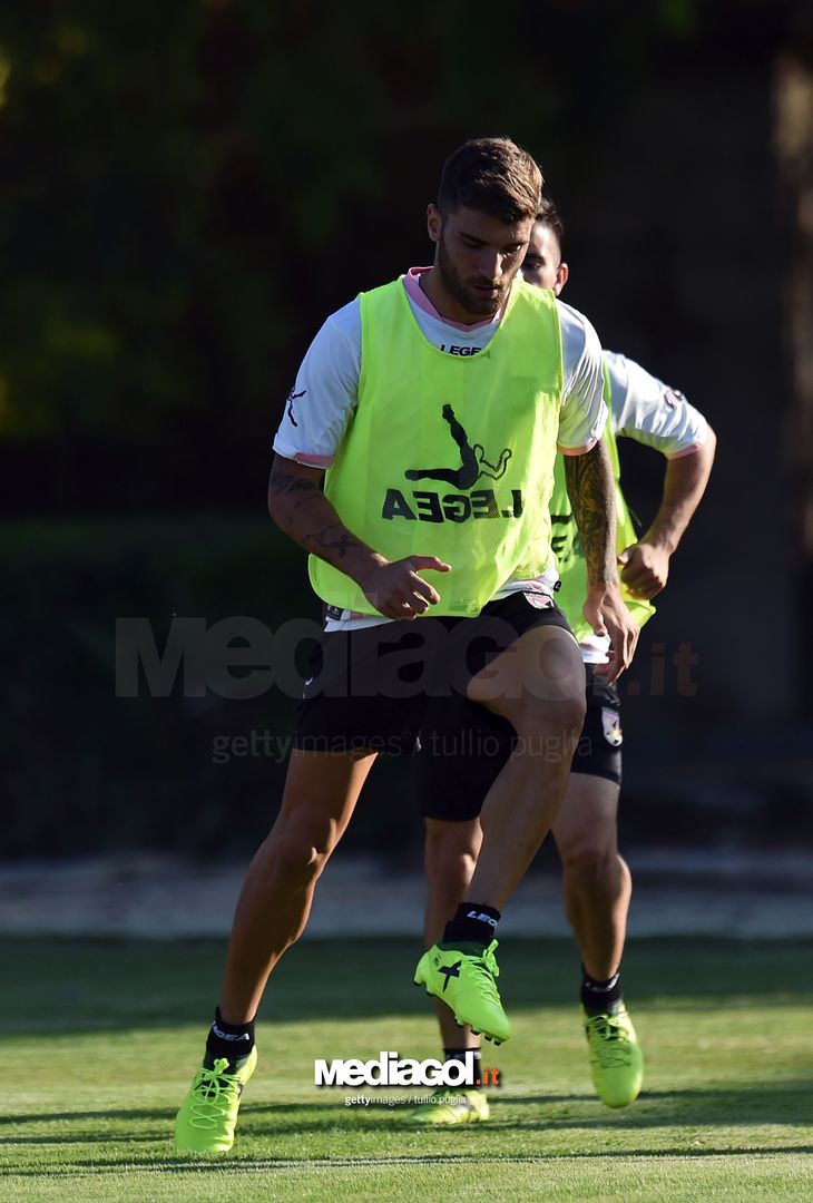  PALERMO, ITALY - SEPTEMBER 04:  Gaetano Monachello in action during a training session after his presentation as a new player of US Citta' di Palermo at Carmelo Onorato sport center on September 4, 2017 in Palermo, Italy.  (Photo by Tullio M. Puglia/Getty Images)  