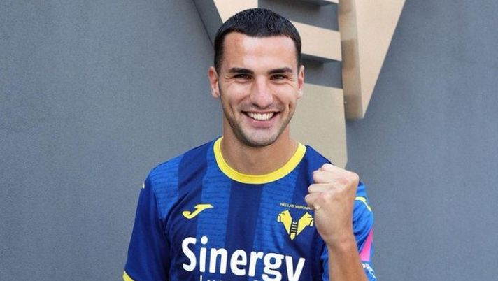 Foto Hellas Verona FC  Bonazzoli: “Ciao Hellas, onorato di essere qui”. I tifosi della Salernitana non gradiscono - immagine 1