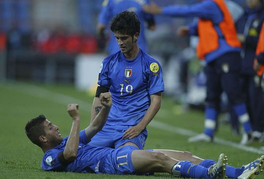 BOCHUM, GERMANY - MAY 29: Guiseppe Sculli (L) and Simone Del Nero of Italy celebrate Sculli's goal during the Italy v Serbia and Montenegro match in the UEFA European Under 21 Championships at the Ruhrstadi on on May 29, in Bochum, Germany. (Photo by Ralph Orlowski/Getty Images) BOCHUM, GERMANY - MAY 29: Guiseppe Sculli (L) and Simone Del Nero of Italy celebrate Sculli's goal during the Italy v Serbia and Montenegro match in the UEFA European Under 21 Championships at the Ruhrstadi on on May 29, in Bochum, Germany. (Photo by Ralph Orlowski/Getty Images)