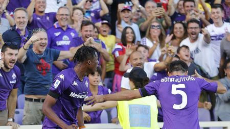 FLORENCE, ITALY - AUGUST 14: Giacomo Bonaventura of ACF Fiorentina celebrates after scoring a goal during the Serie A match between ACF Fiorentina and US Cremonese at Stadio Artemio Franchi on August 14, 2022 in Florence, . (Photo by Gabriele Maltinti/Getty Images)