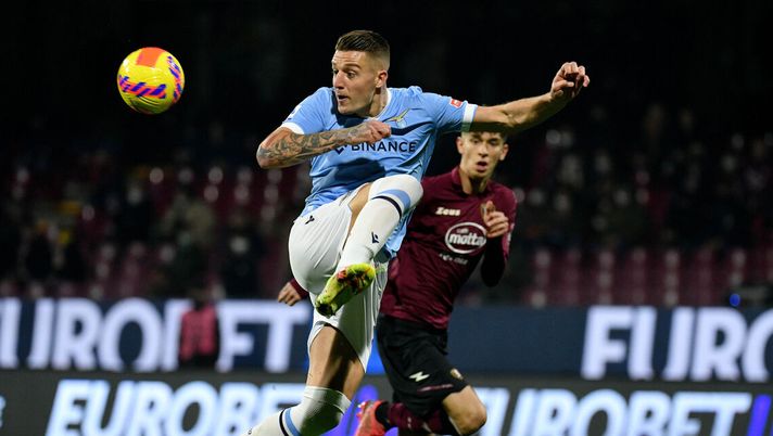 SALERNO, ITALY - JANUARY 15: Sergej Milinkovic Savic of SS Lazio controls the ball during the Serie A match between US Salernitana and SS Lazio at Stadio Arechi on January 15, 2022 in Salerno, Italy. (Photo by Marco Rosi - SS Lazio/Getty Images) Fantacalcio Lazio, l’ironia di Milinkovic-Savic: “Il mio assist vale +1,5! Fate una petizione” - immagine 1