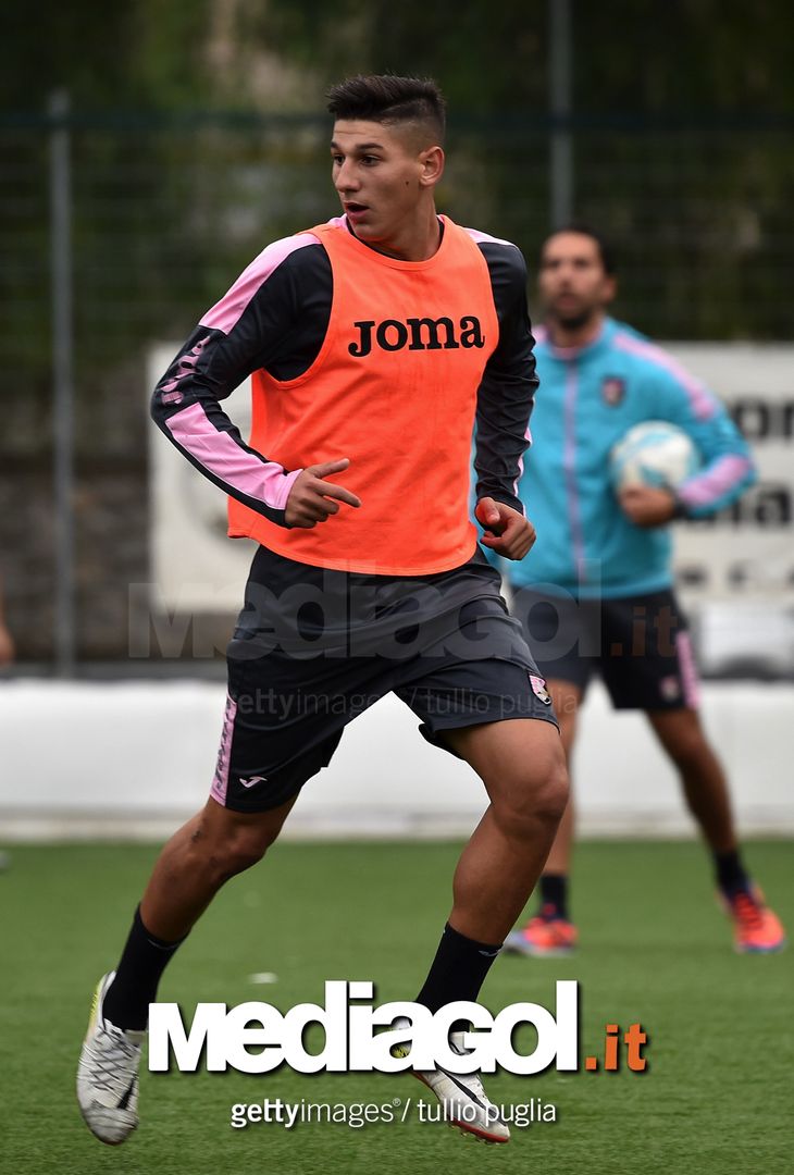  PALERMO, ITALY - NOVEMBER 16:  Felice D'Amico of US Citta' di Palermo juvenile team in action during a training session at Pietro Pisani sport sport center on November 16, 2016 in Palermo, Italy.  (Photo by Tullio M. Puglia/Getty Images) 