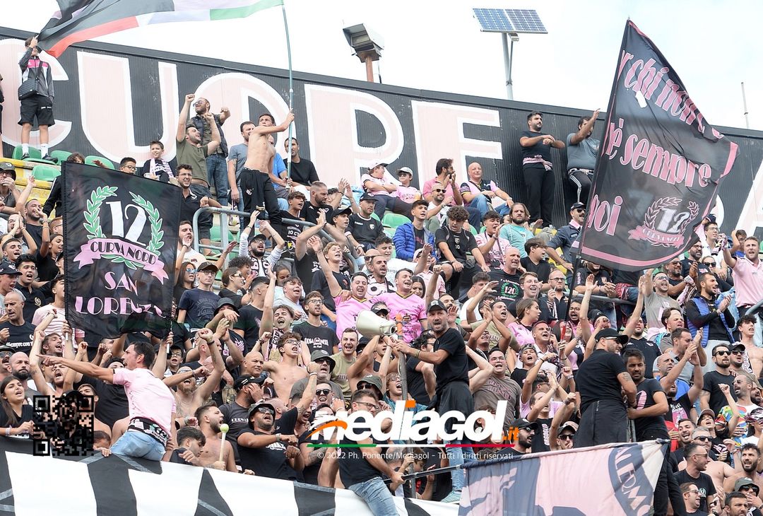 FOTOTIFO Palermo-Pisa 3-3, i tifosi allo Stadio “Renzo Barbera” (Gallery) - immagine 55