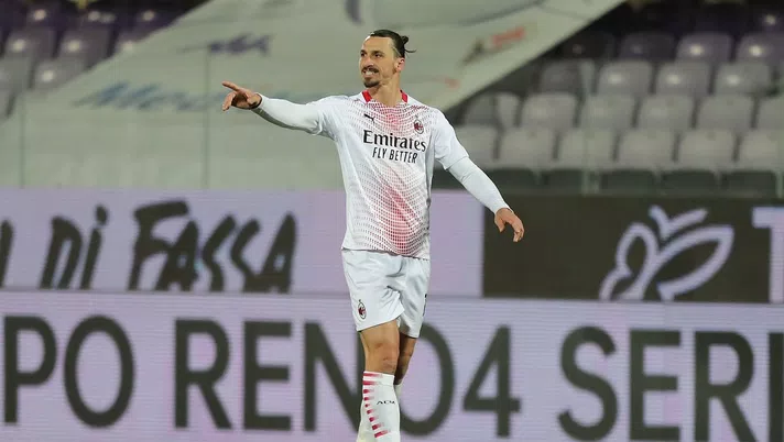 Zlatan Ibrahimovic, attaccante del Milan, qui durante la gara contro la Fiorentina del 2020-2021 (Getty Images)