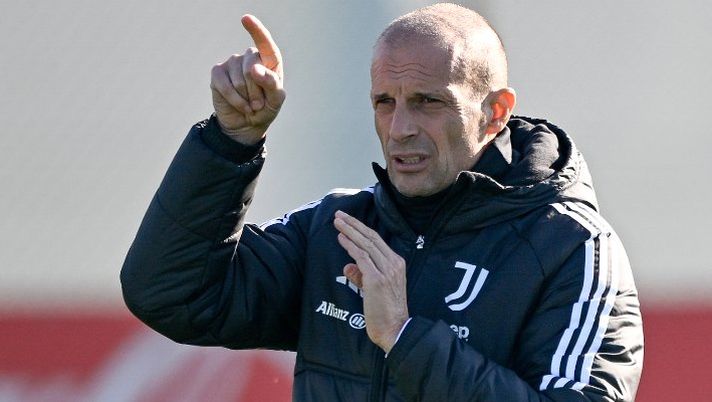 TURIN, ITALY - NOVEMBER 24: Massimiliano Allegri of Juventus during a training session at JTC on November 24, 2023 in Turin, Italy. (Photo by Daniele Badolato - Juventus FC/Juventus FC via Getty Images) Allegri: “Quando torna Danilo! La situazione di Vlahovic, Locatelli, Rabiot, Alex Sandro e la punta…” - immagine 1