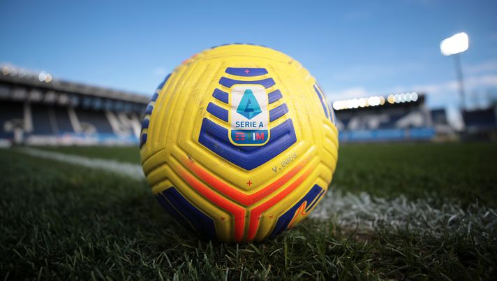 BERGAMO, ITALY - JANUARY 31: A detailed view of the Nike flight HI-Vis match ball ahead of the Serie A match between Atalanta BC and SS Lazio at Gewiss Stadium on January 31, 2021 in Bergamo, Italy. Sporting stadiums around Italy remain under strict restrictions due to the Coronavirus Pandemic as Government social distancing laws prohibit fans inside venues resulting in games being played behind closed doors. (Photo by Emilio Andreoli/Getty Images) BERGAMO, ITALY - JANUARY 31: A detailed view of the Nike flight HI-Vis match ball ahead of the Serie A match between Atalanta BC and SS Lazio at Gewiss Stadium on January 31, 2021 in Bergamo, Italy. Sporting stadiums around Italy remain under strict restrictions due to the Coronavirus Pandemic as Government social distancing laws prohibit fans inside venues resulting in games being played behind closed doors. (Photo by Emilio Andreoli/Getty Images)