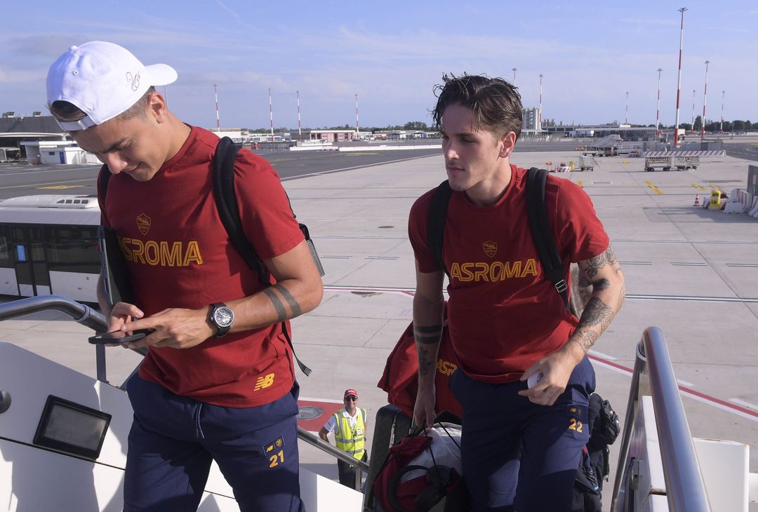 La Roma in partenza per Milano: domani la sfida con l’Inter – FOTO GALLERY - immagine 16