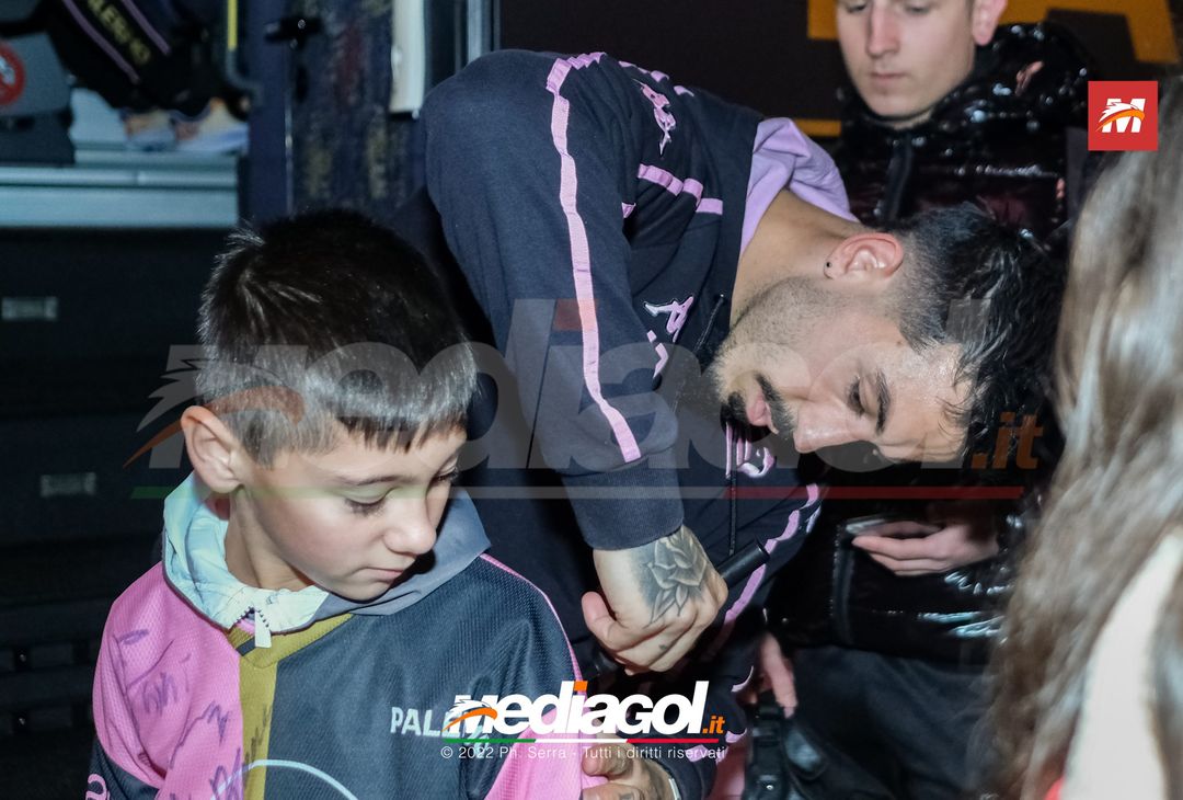 FOTO Perugia-Palermo, i rosanero in partenza dallo stadio “Renzo Barbera” (Gallery) - immagine 36