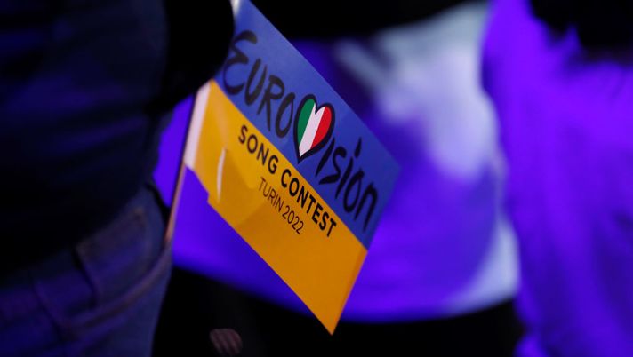 BERLIN, GERMANY - MARCH 04: A blue and yellow Eurovision flag is seen during the tv show "Germany 12 Points - der deutsche ESC-Vorentscheid" (ESC preliminary decision) at Studio Berlin Adlershof on March 04, 2022 in Berlin, Germany. The winner will represent Germany at the 66th Eurovision Song Contest (ESC) in May in Turin, Italy. (Photo by Gerald Matzka/Getty Images) Eurovision, Belgio rappresentato da un portiere di Serie B! - immagine 1