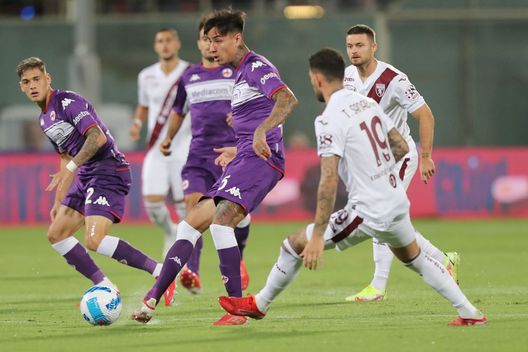 FLORENCE, ITALY - AUGUST 28: Erick Pulgar of ACF Fiorentina in action during the Serie A match between ACF Fiorentina and Torino FC at Stadio Artemio Franchi on August 28, 2021 in Florence, Italy. (Photo by Gabriele Maltinti/Getty Images) FLORENCE, ITALY - AUGUST 28: Erick Pulgar of ACF Fiorentina in action during the Serie A match between ACF Fiorentina and Torino FC at Stadio Artemio Franchi on August 28, 2021 in Florence, Italy. (Photo by Gabriele Maltinti/Getty Images)