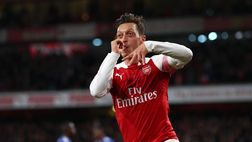 Ozil cuore d’oro: contribuisce a donare 1400 pasti al giorno alle mense scolastiche di Londra