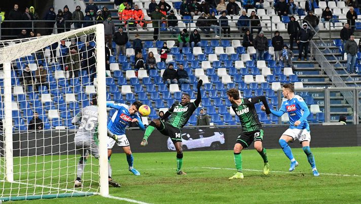 REGGIO NELL'EMILIA, ITALY - DECEMBER 22: Eljif Elmas of Napoli scores the 1-2 goal during the Serie A match between US Sassuolo and SSC Napoli at Mapei Stadium - Città del Tricolore on December 22, 2019 in Reggio nell'Emilia, Italy  (Photo by SSC NAPOLI/SSC NAPOLI via Getty Images) 