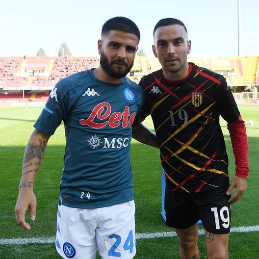 BENEVENTO, ITALY - OCTOBER 25: Lorenzo Insigne of SSC Napoli and Roberto Insigne of Benevento Calcio before the Serie A match between Benevento Calcio and SSC Napoli at Stadio Ciro Vigorito on October 25, 2020 in Benevento, Italy. (Photo by Francesco Pecoraro/Getty Images) BENEVENTO, ITALY - OCTOBER 25: Lorenzo Insigne of SSC Napoli and Roberto Insigne of Benevento Calcio before the Serie A match between Benevento Calcio and SSC Napoli at Stadio Ciro Vigorito on October 25, 2020 in Benevento, Italy. (Photo by Francesco Pecoraro/Getty Images)