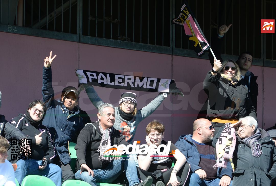 FOTOTIFO Palermo-Frosinone 1-1, i tifosi allo Stadio “Renzo Barbera” (Gallery) - immagine 21
