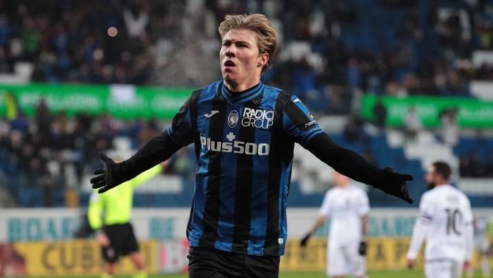 BERGAMO, ITALY - JANUARY 19: Rasmus Hojlund of Atalanta BC celebrates his goal during the Coppa Italia match between Atalanta BC and Spezia Calcio at Gewiss Stadium on January 19, 2023 in Bergamo, Italy. (Photo by Emilio Andreoli/Getty Images) Atalanta, Gazzetta: “Hojlund è una furia, il migliore in campo insieme ad altri due gicoatori” - immagine 1