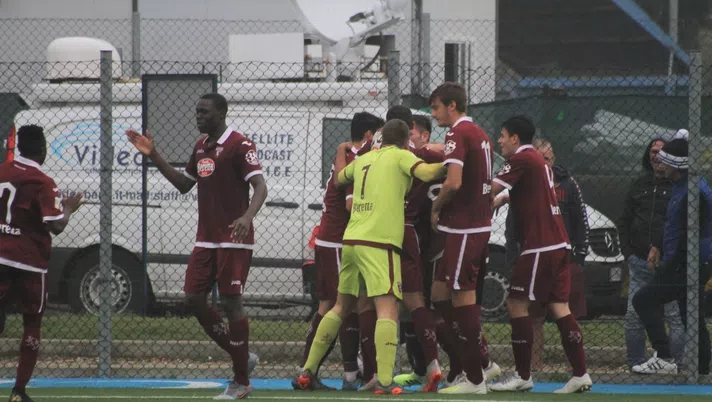 La Primavera del Torino esulta dopo il vantaggio firmato Gonella contro il Cagliari