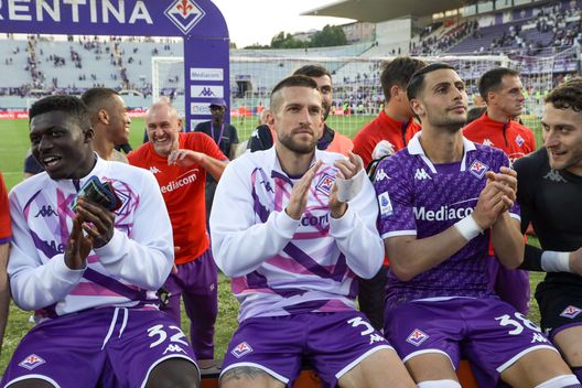 GERMOGLI PH: 27 MAGGIO 2023 FIRENZE STADIO ARTEMIO FRANCHI CAMPIONATO SERIE A FIORENTINA VS ROMA NELLA FOTO FESTEGGIAMENTI FIORENTINA Il giusto mix tra titolari e seconde linee, con la testa un po’ a Praga- immagine 2