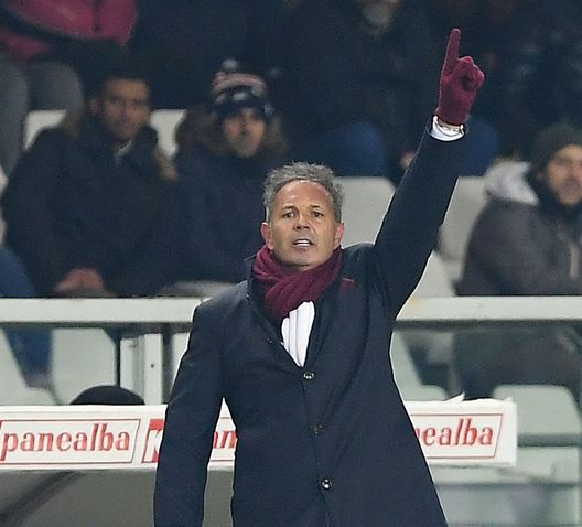  TURIN, ITALY - DECEMBER 16: Coach of Torino FC Sinisa Mihajlovic gestures during the Serie A match between Torino FC and SSC Napoli at Stadio Olimpico di Torino on December 16, 2017 in Turin, Italy. (Photo by Francesco Pecoraro/Getty Images) 