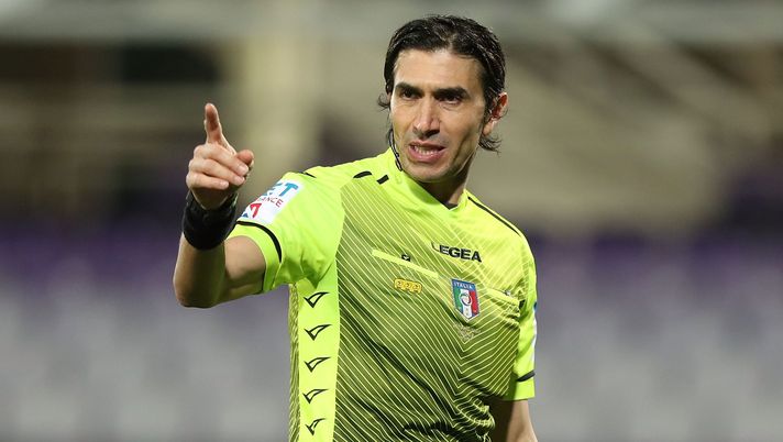 FLORENCE, ITALY - FEBRUARY 19: Giampaolo Calvarese referee during the Serie A match between ACF Fiorentina and Spezia Calcio at Stadio Artemio Franchi on February 19, 2021 in Florence, Italy. (Photo by Gabriele Maltinti/Getty Images) FLORENCE, ITALY - FEBRUARY 19: Giampaolo Calvarese referee during the Serie A match between ACF Fiorentina and Spezia Calcio at Stadio Artemio Franchi on February 19, 2021 in Florence, Italy. (Photo by Gabriele Maltinti/Getty Images)