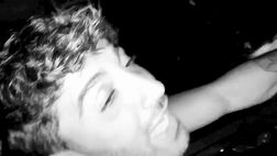 VIDEO / Andrea Iannone canta innamorato: con Giulia De Lellis dimentica Belen
