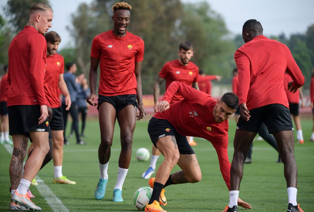 Roma in campo per preparare la semifinale contro il Leicester – FOTO GALLERY - immagine 18