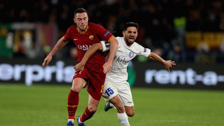 ROME, ITALY - FEBRUARY 20:  Jordan Veretout of AS Roma competes for the ball with Milad Mohammadi of KAA Gent during the UEFA Europa League round of 32 first leg match between AS Roma and KAA Gent at Stadio Olimpico on February 20, 2020 in Rome, Italy.  (Photo by Paolo Bruno/Getty Images)  ROME, ITALY - FEBRUARY 20:  Jordan Veretout of AS Roma competes for the ball with Milad Mohammadi of KAA Gent during the UEFA Europa League round of 32 first leg match between AS Roma and KAA Gent at Stadio Olimpico on February 20, 2020 in Rome, Italy.  (Photo by Paolo Bruno/Getty Images)