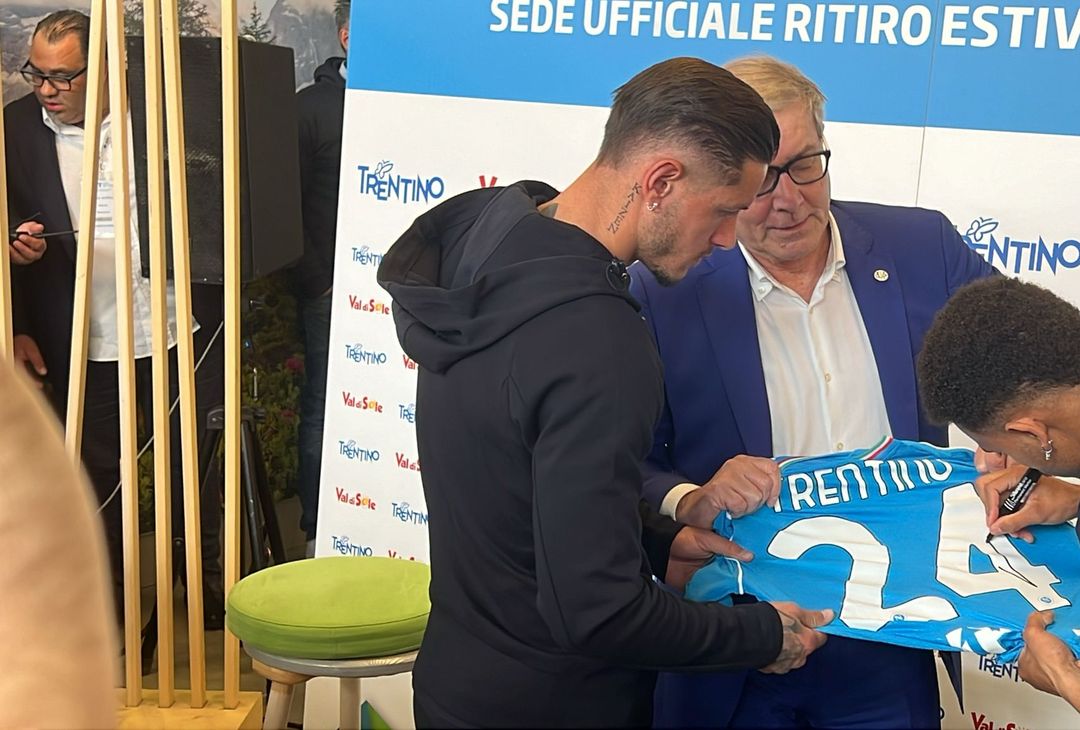 Come da tradizione la Val di Sole e il Trentino sono presenti a Napoli alla Borsa Mediterranea del Turismo alla Fiera d’Oltremare, per l’ormai tradizionale incontro con la stampa con la partecipazione di due calciatori del Napoli: Ngonge e Mazzocchi