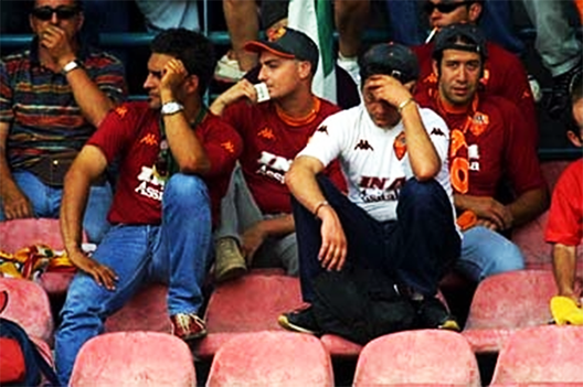 Calciomercato Roma, tifosi delusi e arrabbiati Calciomercato Roma, tifosi delusi e arrabbiati