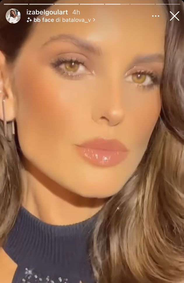 Izabel Goulart, il trucco la fa ancora più sexy. Lady Trapp pronta per la serata- immagine 2