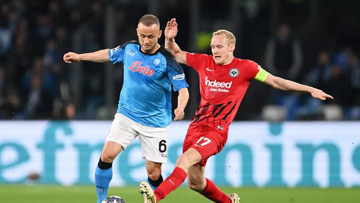FOTO Lobotka raggiunge le 100 presenze in maglia Napoli: i complimenti del club - immagine 1