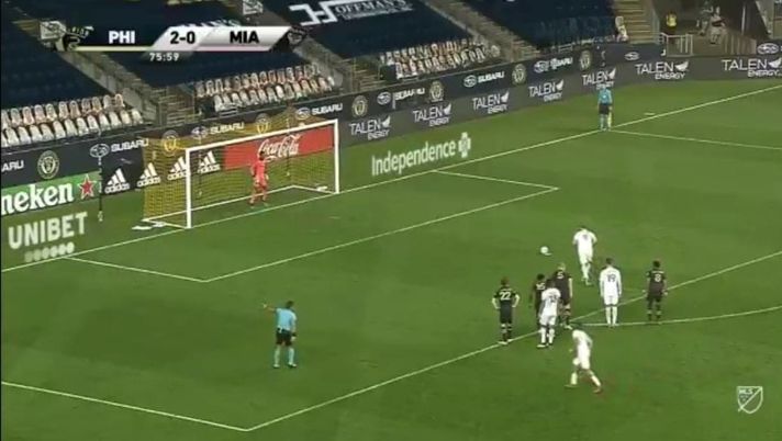 Higuain sbaglia il rigore 