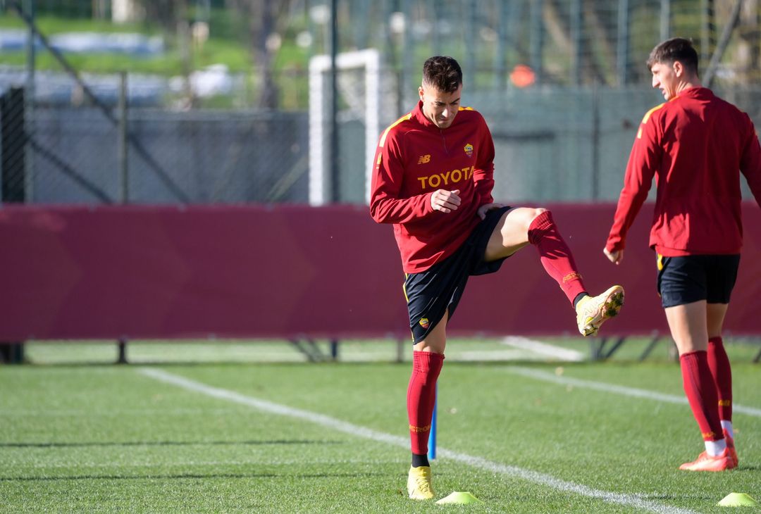 Roma, allenamento in vista del Genova. Mourinho parla con Solbakken – FOTO GALLERY - immagine 6