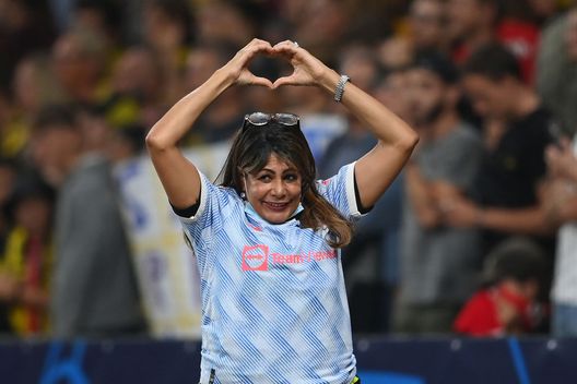 BERN, SWITZERLAND - SEPTEMBER 14: A Security guard reacts after receiving the shirt of Cristiano Ronaldo of Manchester United (not pictured) after the UEFA Champions League group F match between BSC Young Boys and Manchester United at Stadion Wankdorf on September 14, 2021 in Bern, Switzerland. (Photo by Matthias Hangst/Getty Images) BERN, SWITZERLAND - SEPTEMBER 14: A Security guard reacts after receiving the shirt of Cristiano Ronaldo of Manchester United (not pictured) after the UEFA Champions League group F match between BSC Young Boys and Manchester United at Stadion Wankdorf on September 14, 2021 in Bern, Switzerland. (Photo by Matthias Hangst/Getty Images)