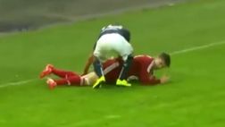 Norvegia, Viking in campo: e ad un certo punto scatta il momento wrestling…