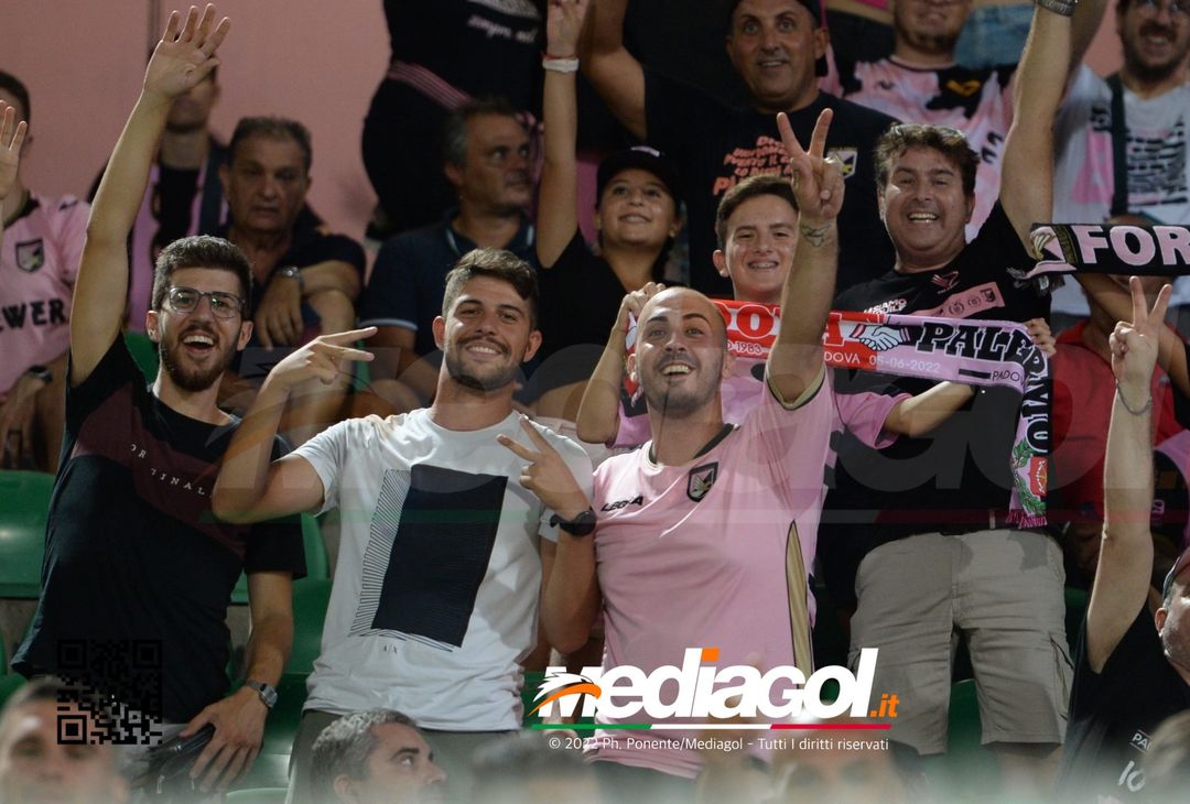 FOTOTIFO, Palermo-Genoa 1-0: i tifosi allo stadio “Renzo Barbera” (Gallery) - immagine 96