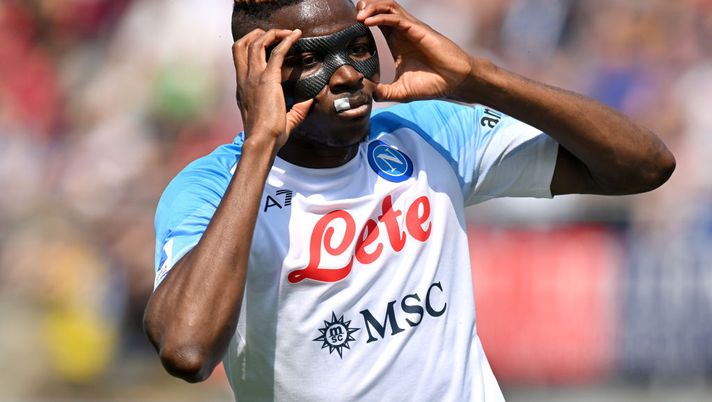 BOLOGNA, ITALY - MAY 28: Victor Osimhen of SSC Napoli celebrates after scoring the team's first goal during the Serie A match between Bologna FC and SSC Napoli at Stadio Renato Dall'Ara on May 28, 2023 in Bologna, Italy. (Photo by Alessandro Sabattini/Getty Images)  Voti fantacalcio: Zielinski come Falcone, che Osimhen! Affonda Skorupski, bocciato Mota - immagine 1