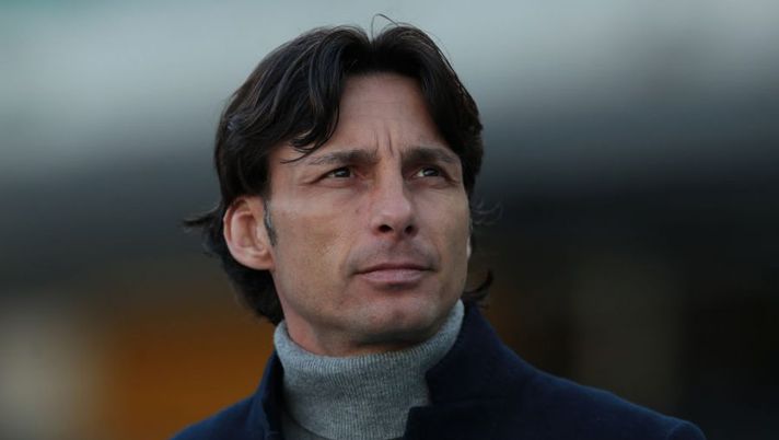 VERONA, ITALY - FEBRUARY 13: Udinese Calcio coach Gabriele Cioffi looks on during the Serie A match between Hellas Verona and Udinese Calcio at Stadio Marcantonio Bentegodi on February 13, 2022 in Verona, Italy. (Photo by Emilio Andreoli/Getty Images) Cioffi: “Così gestisco Deulofeu! Beto frenato dal Covid, quanti gol farà” - immagine 1