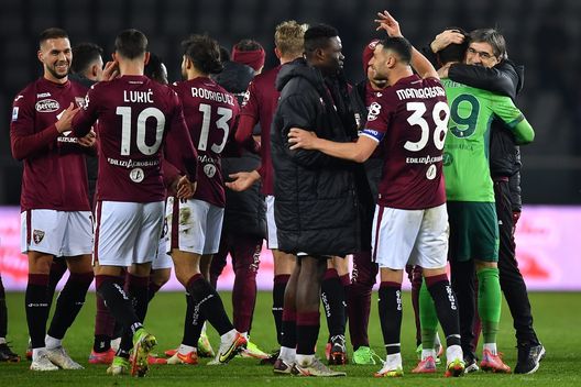 TURIN, ITALY - JANUARY 10: Torino FC head coach Ivan Juric and Luca Gemello celebrate victory at the end on January 10, 2022 in Turin, Italy. (Photo by Valerio Pennicino/Getty Images) CorFio si chiede: “Cosa è successo a questa Fiorentina?”- immagine 2