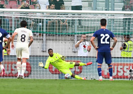 Maignan para un rigore al Real Madrid. Maignan para un rigore al Real Madrid.