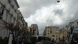 Dopo la festa e la notorietà in tutta Europa a via Carbonara sono tornati i problemi di sempre, addi