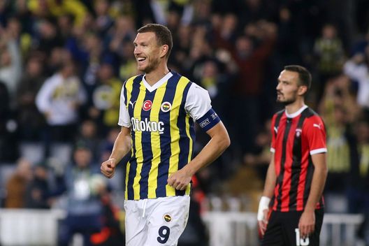 Seconda giovinezza Dzeko: tripletta con il Fenerbahce, media da un gol a partita- immagine 2