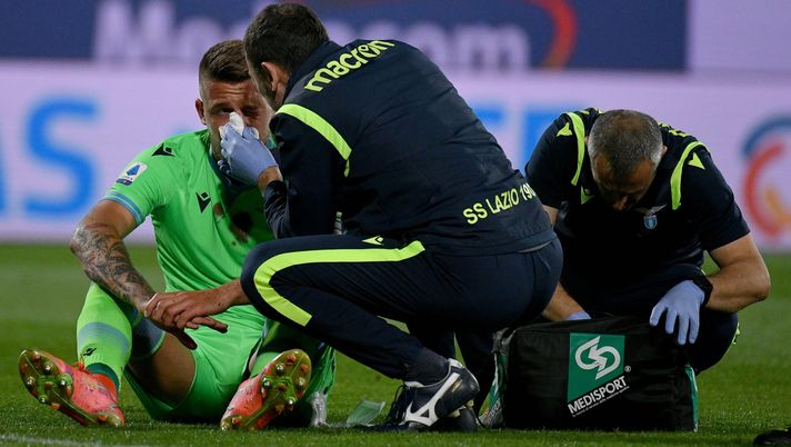 FLORENCE, ITALY - MAY 08: Sergej Milinkovic Savic of SS Lazio injured during the Serie A match between ACF Fiorentina  and SS Lazio at Stadio Artemio Franchi on May 08, 2021 in Florence, Italy. Sporting stadiums around Italy remain under strict restrictions due to the Coronavirus Pandemic as Government social distancing laws prohibit fans inside venues resulting in games being played behind closed doors. (Photo by Marco Rosi - SS Lazio/Getty Images) 