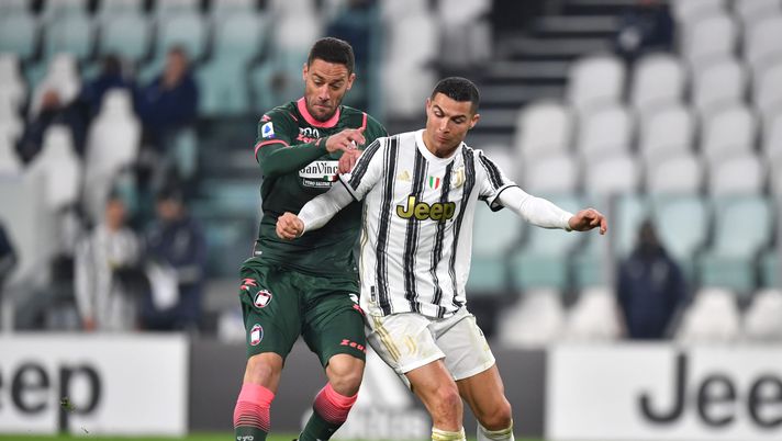 TURIN, ITALY - FEBRUARY 22: Andrea Rispoli of F.C. Crotone battles for possession with Cristiano Ronaldo of Juventus during the Serie A match between Juventus and FC Crotone at Allianz Stadium on February 22, 2021 in Turin, Italy. Sporting stadiums around Italy remain under strict restrictions due to the Coronavirus Pandemic as Government social distancing laws prohibit fans inside venues resulting in games being played behind closed doors. (Photo by Valerio Pennicino/Getty Images) TURIN, ITALY - FEBRUARY 22: Andrea Rispoli of F.C. Crotone battles for possession with Cristiano Ronaldo of Juventus during the Serie A match between Juventus and FC Crotone at Allianz Stadium on February 22, 2021 in Turin, Italy. Sporting stadiums around Italy remain under strict restrictions due to the Coronavirus Pandemic as Government social distancing laws prohibit fans inside venues resulting in games being played behind closed doors. (Photo by Valerio Pennicino/Getty Images)