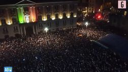 VIDEO Napoli, una notte di festa. La piazza partenopea festeggia ancora lo scudetto