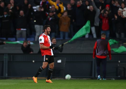 Marcos Senesi nella scorsa stagione al Feyenoord (Photo by Dean Mouhtaropoulos/Getty Images) Rotterdam, derby cittadino: pre-partita, il Feyenoord saluta i giocatori andati in Premier- immagine 2