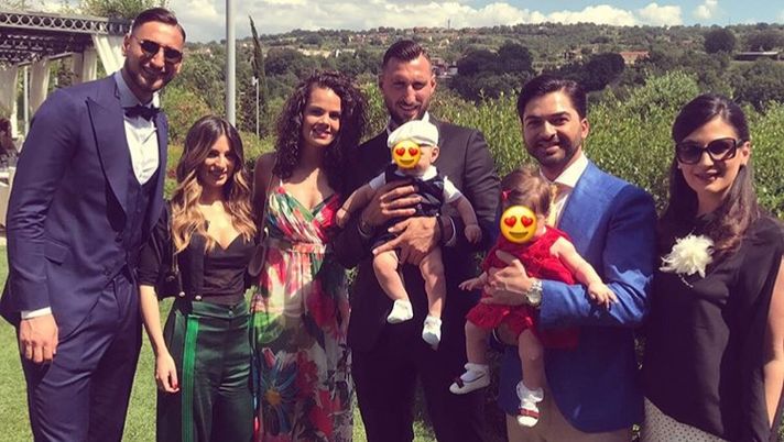 Matrimonio per i fratelli Donnarumma: presenti con le famiglie al completo Matrimonio per i fratelli Donnarumma: presenti con le famiglie al completo