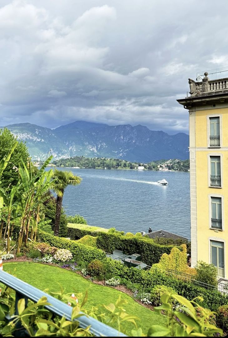GALLERY Kvaratskhelia raggiunge la fidanzata sul Lago di Como dopo il Monza - immagine 4